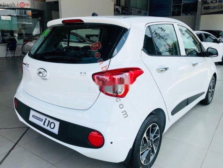 Hyundai Grand i10  1.2 AT 2019 - Cần bán Hyundai Grand i10 năm 2019, màu trắng, nội thất đẹp