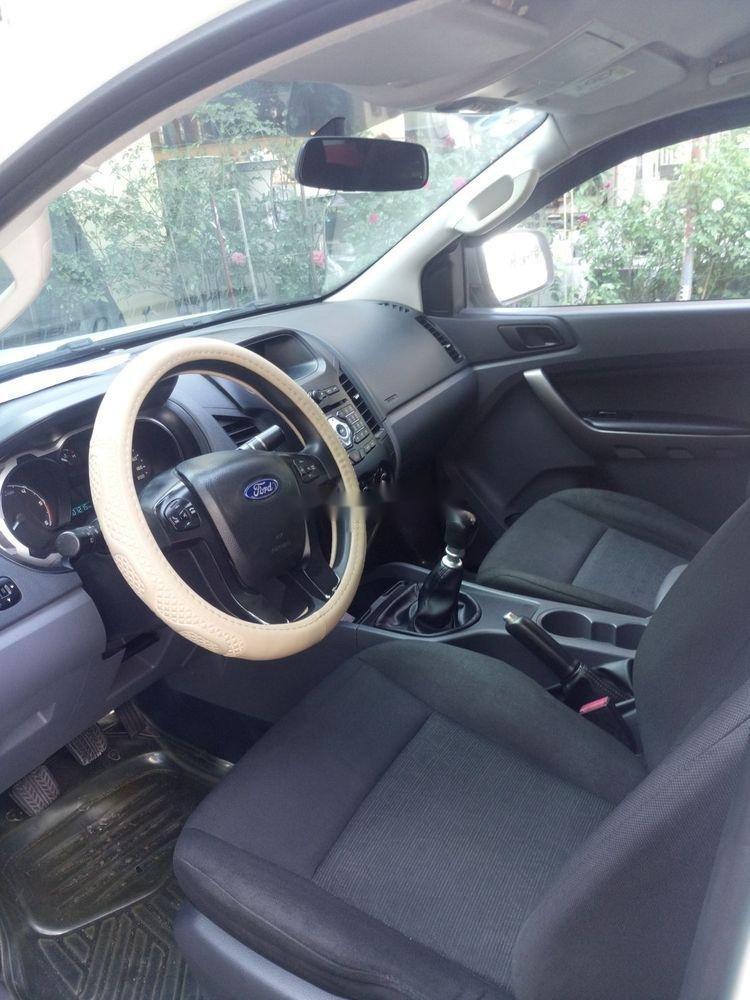Ford Ranger 2015 - Cần bán lại xe Ford Ranger đời 2015, màu trắng, nhập khẩu nguyên chiếc chính hãng