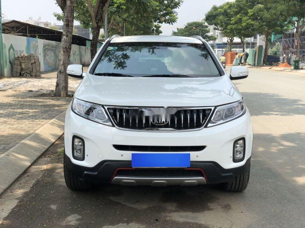 Kia Sorento 2017 - Bán xe Kia Sorento 2.4AT sản xuất 2017, màu trắng, giá tốt