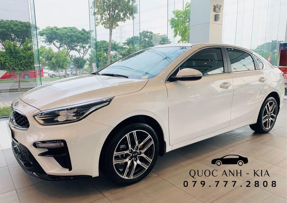 Kia Cerato 2019 - Cần bán Kia Cerato đời 2019, màu trắng nội thất đẹp