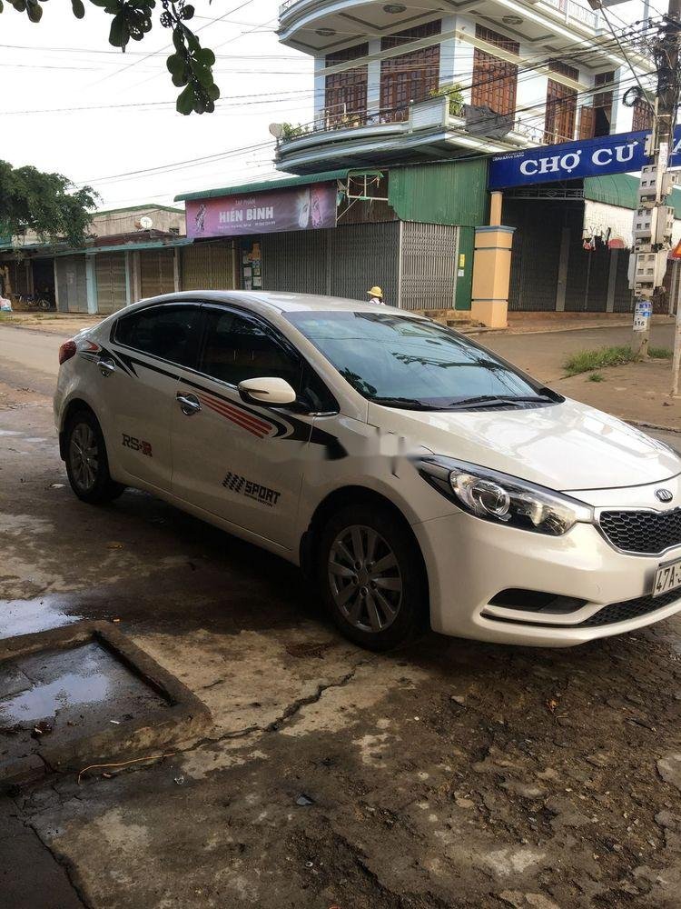 Kia K3 2015 - Bán xe Kia K3 đời 2015, màu trắng chính chủ