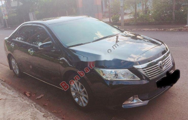 Toyota Camry 2013 - Cần bán gấp Toyota Camry 2.0E năm 2013, màu đen