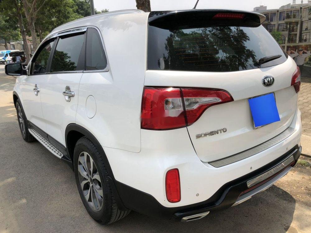 Kia Sorento 2017 - Bán xe Kia Sorento 2.4AT sản xuất 2017, màu trắng, giá tốt