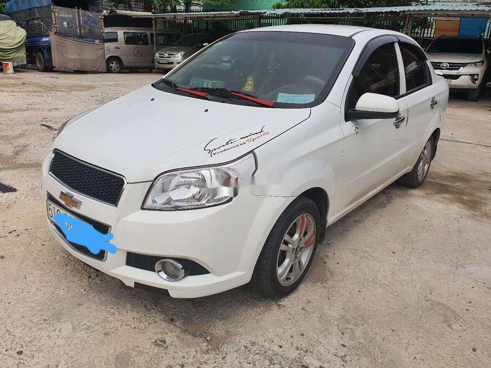 Chevrolet Aveo 2017 - Cần bán xe Chevrolet Aveo sản xuất năm 2017, màu trắng, nhập khẩu, giá tốt