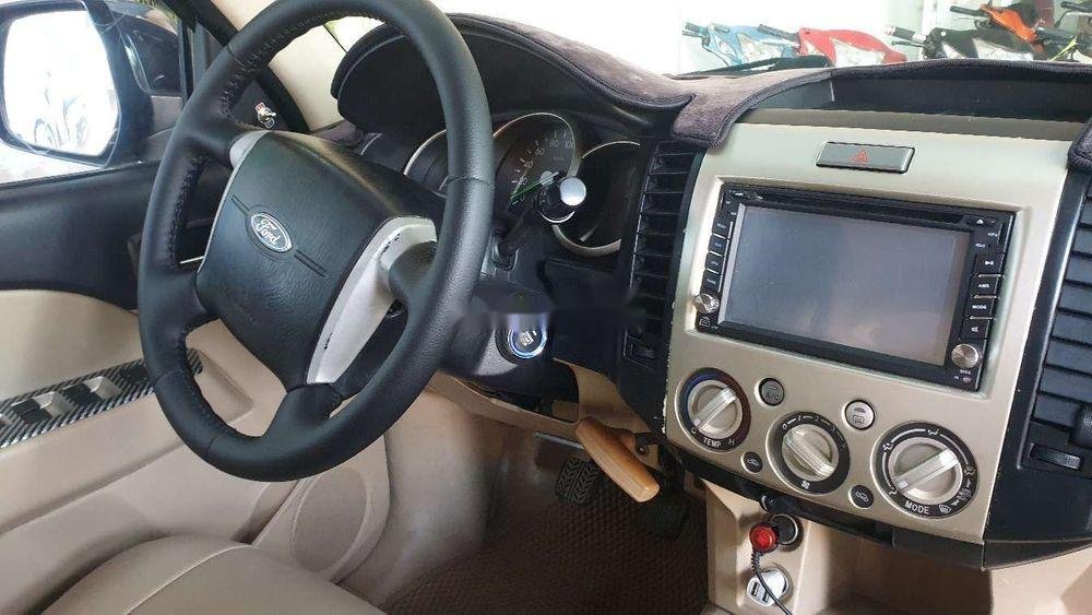 Ford Everest 2008 - Bán Ford Everest sản xuất năm 2008, màu đen, xe nhập, giá chỉ 319 triệu