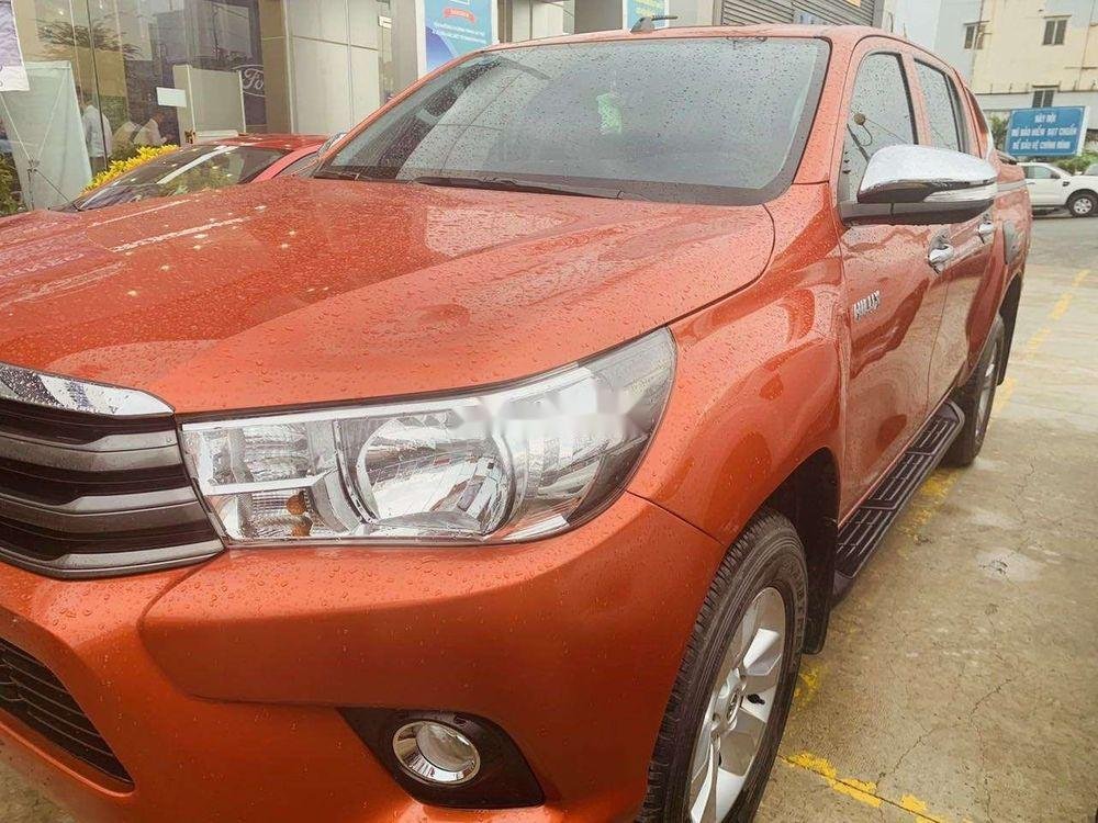 Toyota Hilux 2017 - Bán Toyota Hilux năm 2017, màu đen, xe còn mới