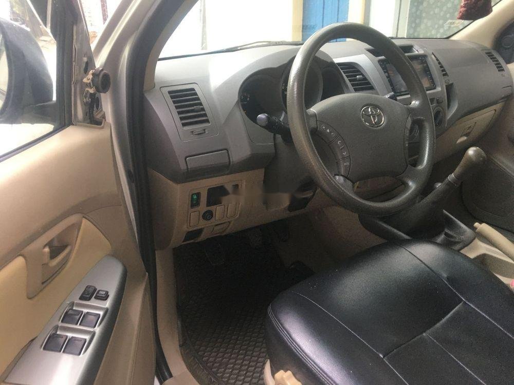 Toyota Hilux 2011 - Bán xe Toyota Hilux đời 2011, nhập khẩu Thái số sàn