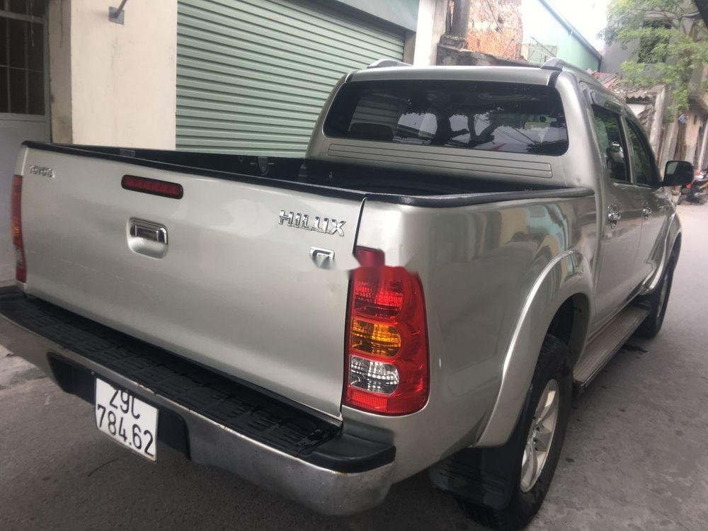 Toyota Hilux 2011 - Bán xe Toyota Hilux đời 2011, nhập khẩu Thái số sàn