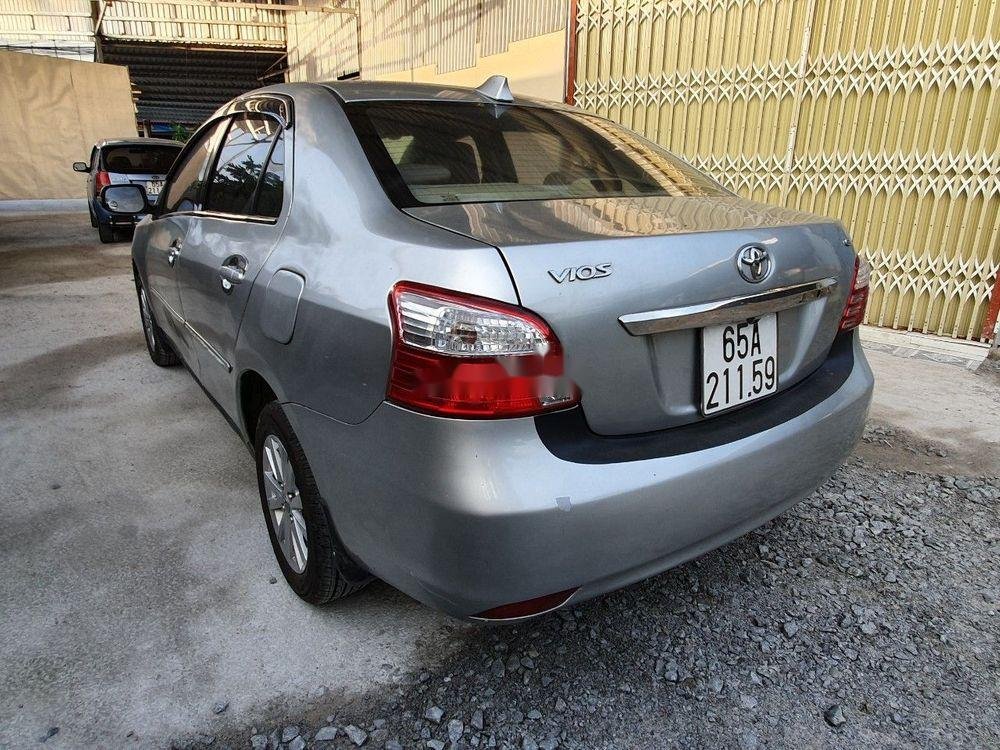 Toyota Vios 2009 - Bán Toyota Vios năm sản xuất 2009, màu bạc chính chủ, giá chỉ 240 triệu