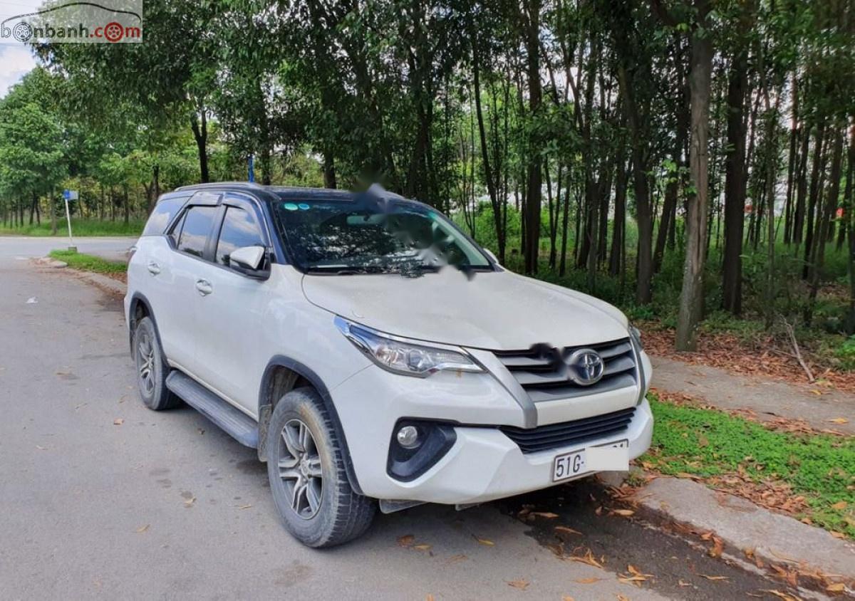 Toyota Fortuner 2017 - Cần bán gấp Toyota Fortuner sản xuất 2017, màu trắng, xe nhập số sàn, giá tốt