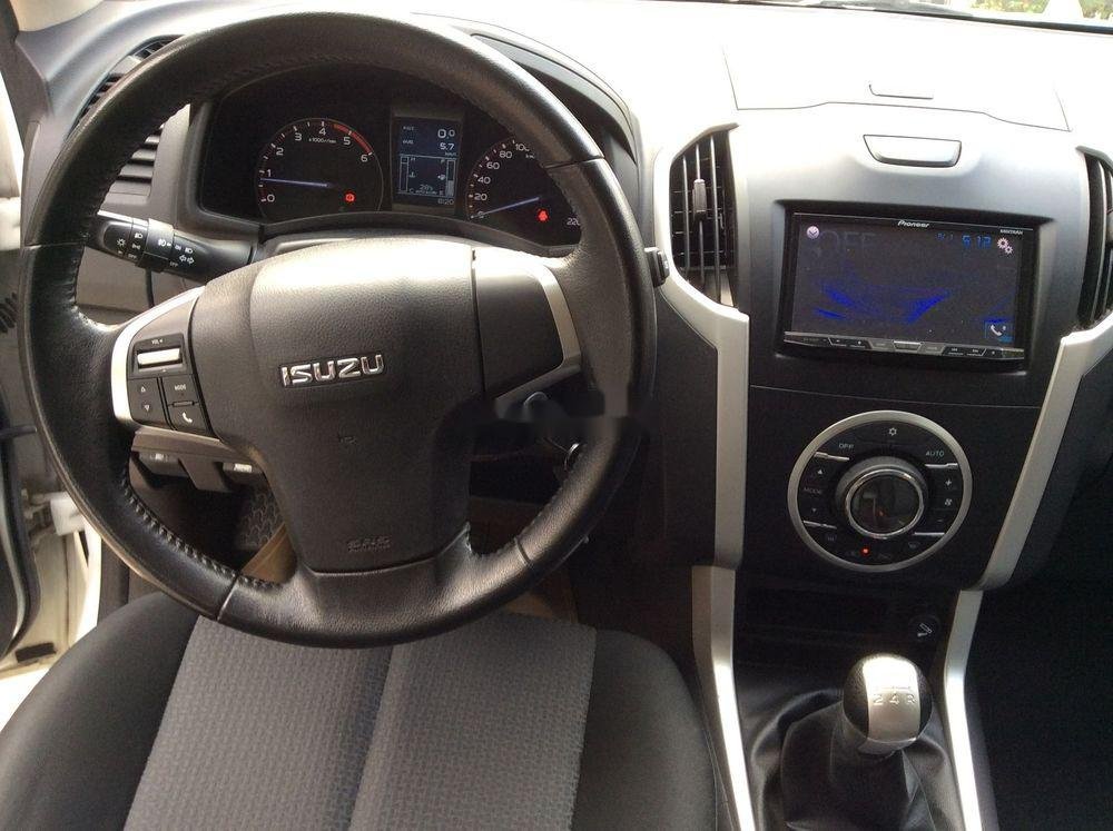 Isuzu Dmax 2016 - Cần bán lại xe Isuzu Dmax năm sản xuất 2016, màu trắng, nội thất đẹp