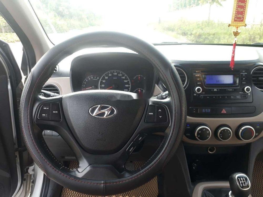 Hyundai Grand i10 2015 - Bán Hyundai Grand i10 năm 2015, màu bạc, xe nhập