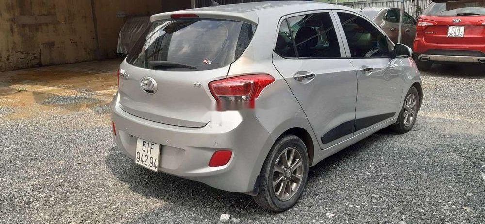 Hyundai Grand i10 2016 - Cần bán gấp Hyundai Grand i10 đời 2016, màu bạc, nhập khẩu chính hãng