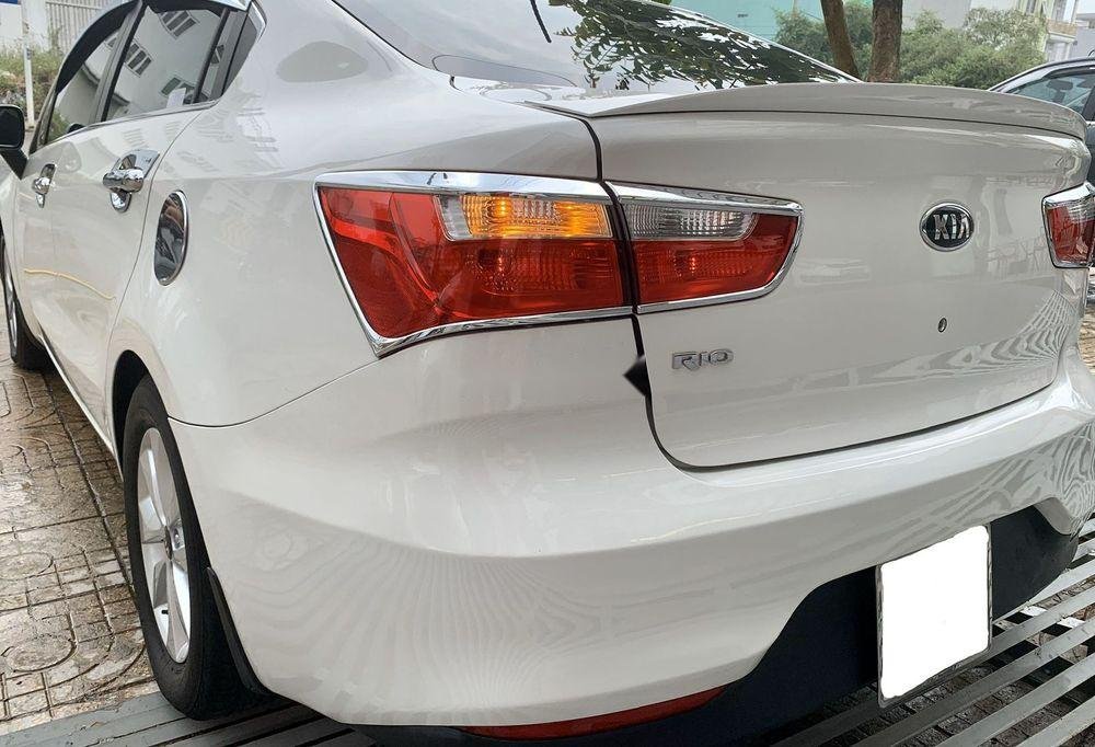 Kia Rio 2015 - Cần bán lại xe Kia Rio đời 2015, màu trắng, nhập khẩu nguyên chiếc số sàn, 420tr