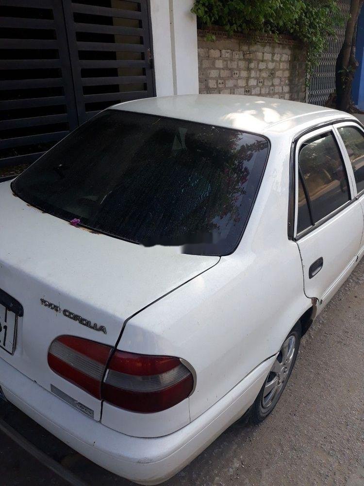 Toyota Corolla 2001 - Bán xe Toyota Corolla sản xuất 2001, màu trắng, giá 73tr