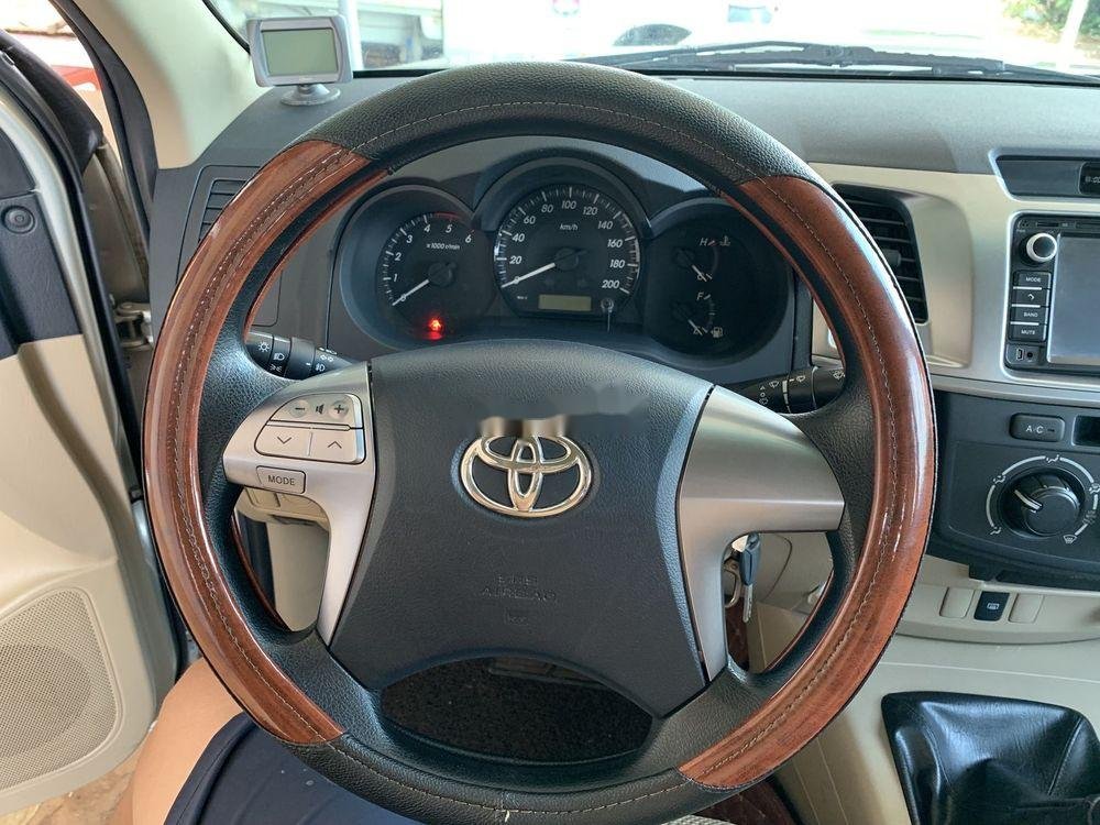 Toyota Hilux MT 2014 - Bán xe Toyota Hilux MT đời 2014, màu bạc, nhập khẩu nguyên chiếc  