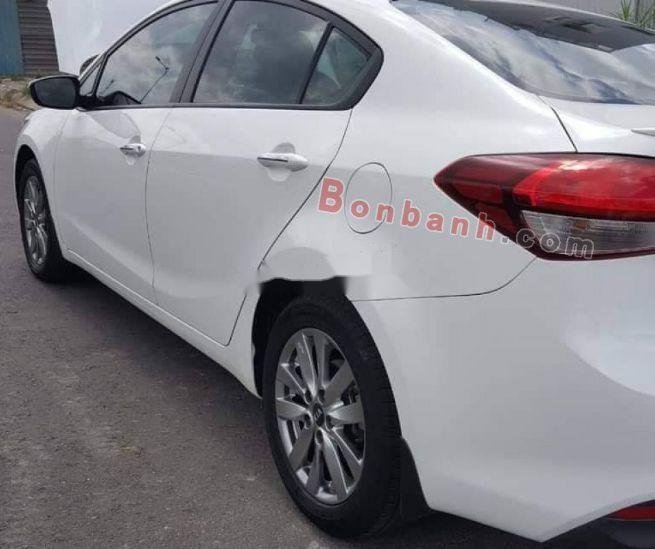 Kia Cerato 2017 - Bán xe Kia Cerato sản xuất 2017, màu trắng số sàn