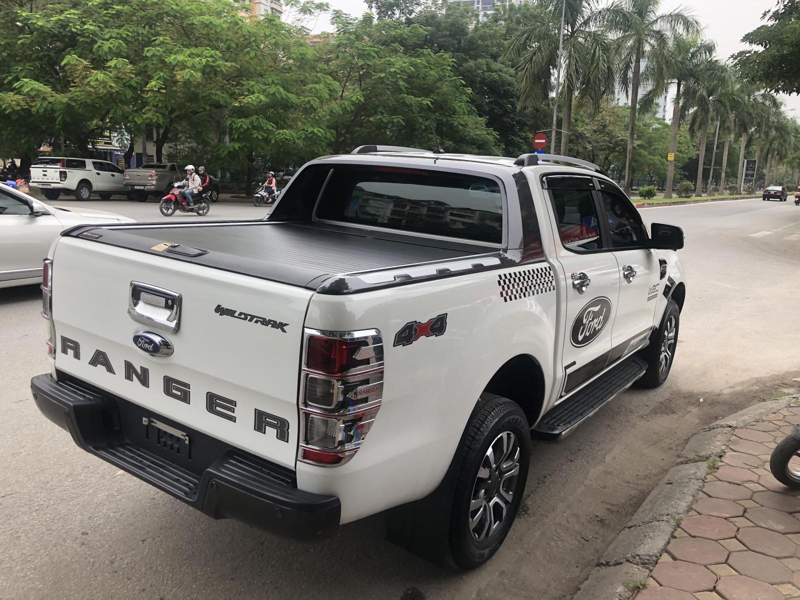 Ford Ranger 2.0 BI-TUBO 2018 - Bán Ford Ranger 2.0 BI-TUBO đời 2018, màu trắng siêu lướt