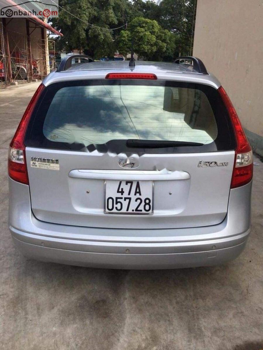 Hyundai i30   CW 2009 - Cần bán Hyundai i30 CW đời 2009, màu bạc, nhập khẩu nguyên chiếc