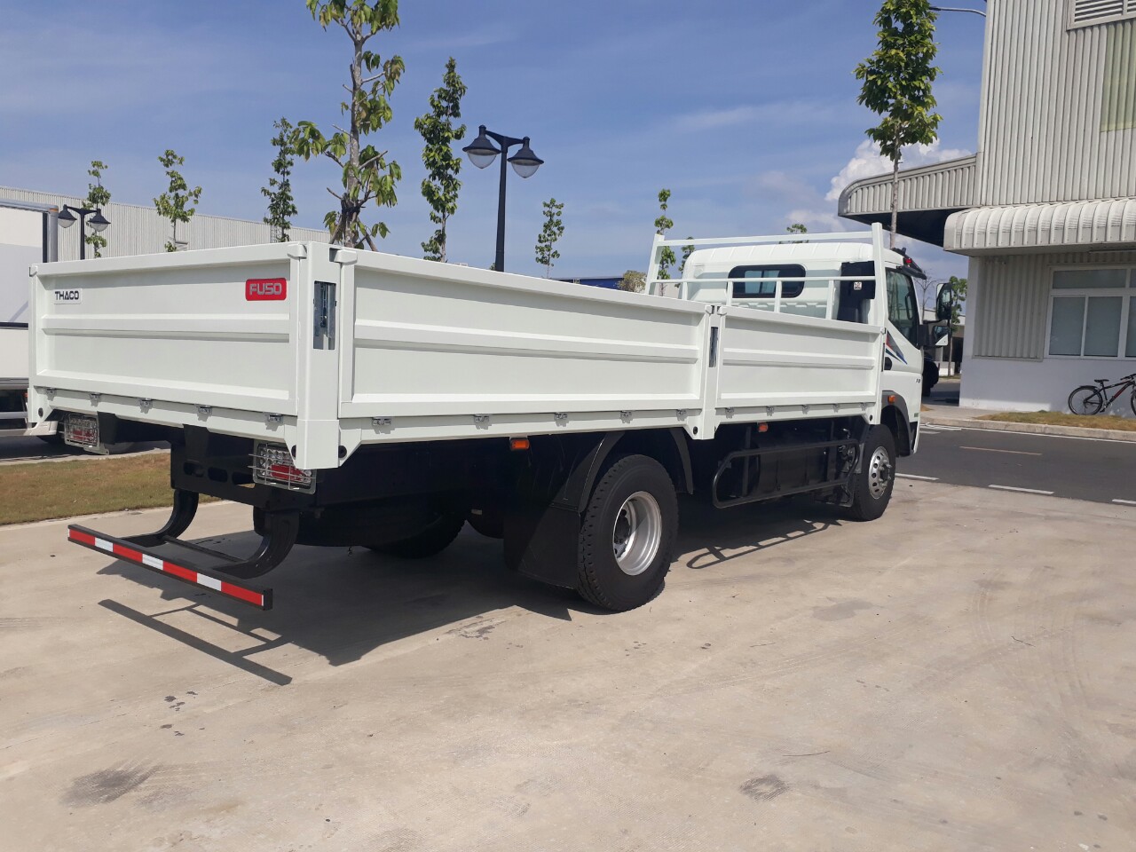 Genesis   2019 - Bán xe tải nhập khẩu Mitsubishi Fuso 10.4 tải 5 tấn thùng dài 5.28m, đóng đủ các loại thùng, hỗ trợ trả góp