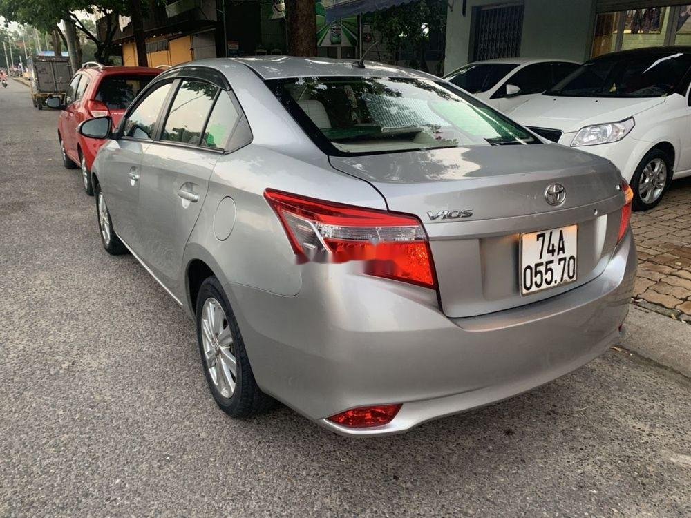 Toyota Vios 2016 - Bán xe Toyota Vios sản xuất năm 2016, màu bạc chính chủ, giá tốt, xe nguyên bản