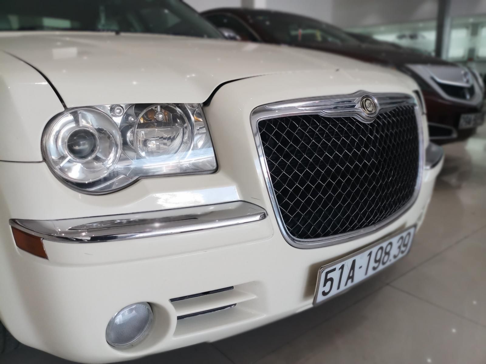 Chrysler 300 2010 - Bán xe Chrysler 300C Limited model 2010, xe đẹp, sang trọng, biển SG, giá 980tr