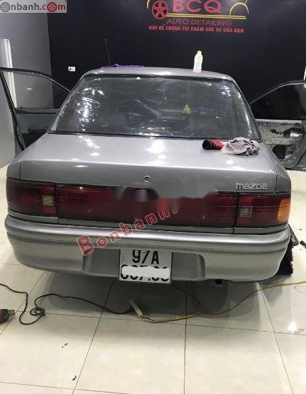 Mazda 323 1995 - Cần bán xe Mazda 323 đời 1995, màu bạc chính chủ, 52 triệu, xe máy còn êm