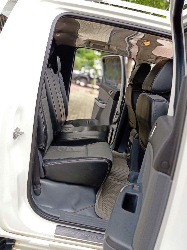 Mazda BT 50 2014 - Bán Mazda BT 50 bản sport 2.2 năm sản xuất 2014, màu trắng số sàn