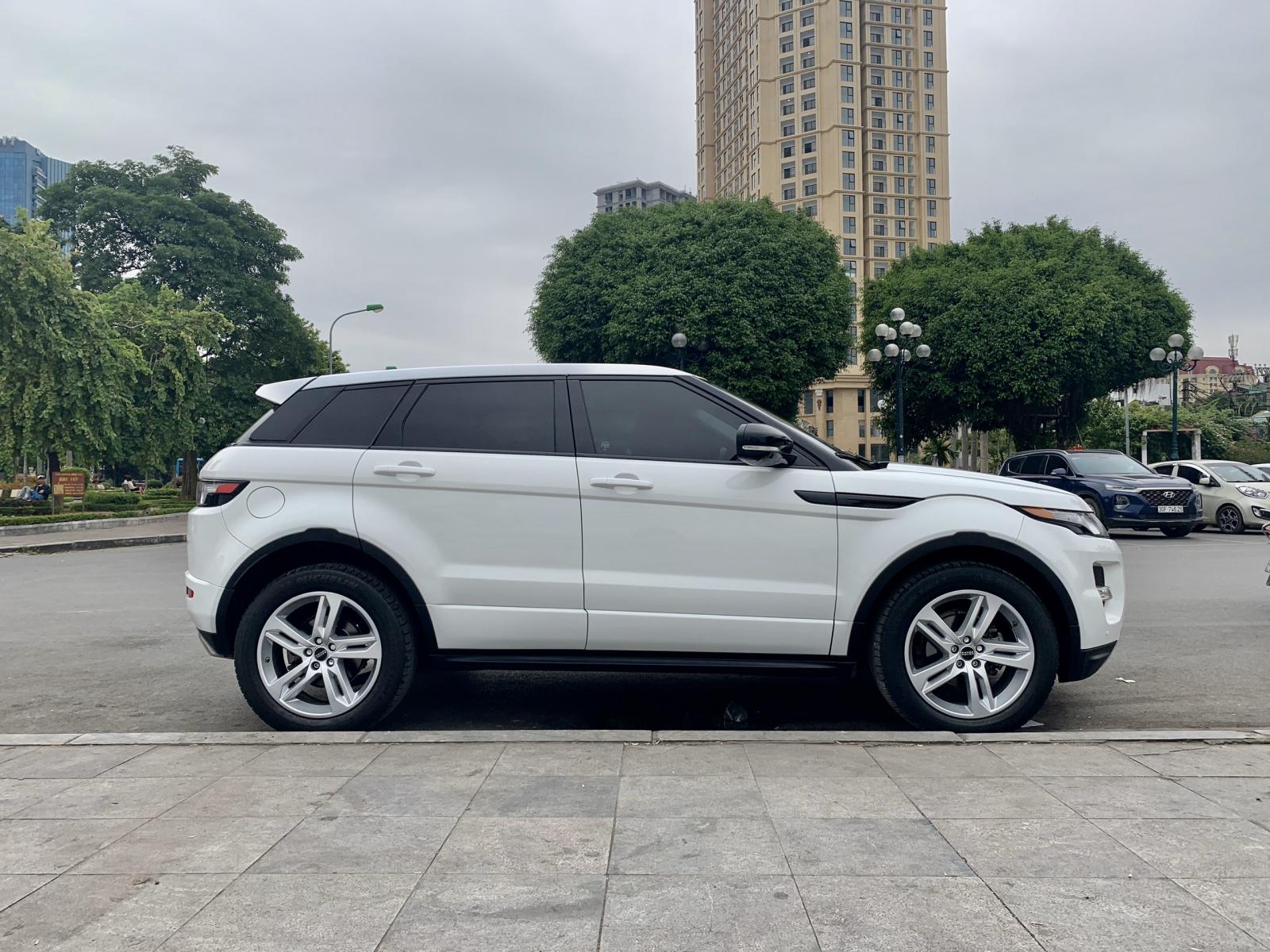 LandRover Evoque Dynamic 2012 - Cần bán gấp LandRover Evoque Dynamic đời 2012, màu trắng, xe nhập