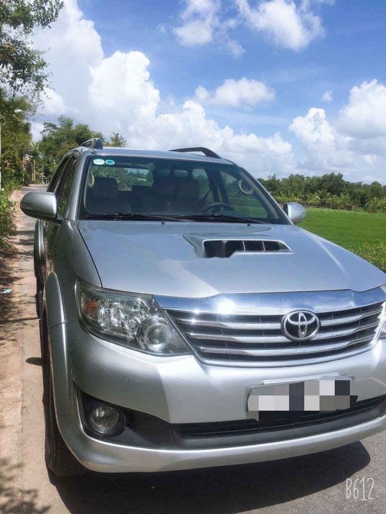 Toyota Fortuner MT 2014 - Bán Toyota Fortuner MT sản xuất 2014, màu bạc số sàn