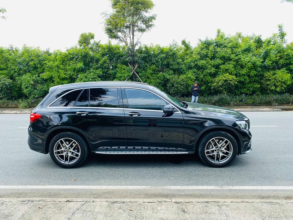 Mercedes-Benz GLC-Class 2018 - Bán xe Mercedes GLC300 2018 bản mới nhất có Apple Carplay, trả trước 750 triệu nhận xe ngay