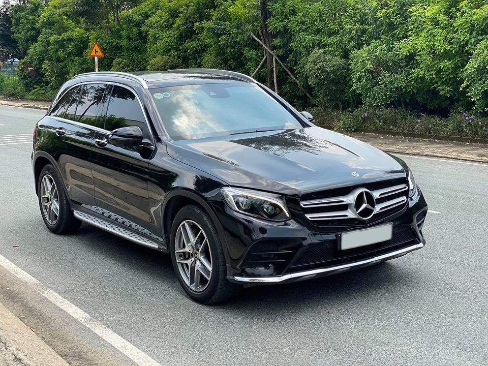 Mercedes-Benz GLC-Class 2018 - Bán xe Mercedes GLC300 2018 bản mới nhất có Apple Carplay, trả trước 750 triệu nhận xe ngay