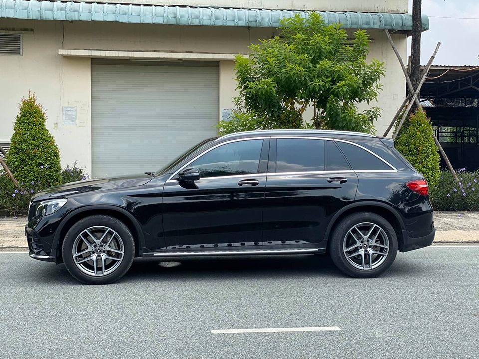 Mercedes-Benz GLC-Class 2018 - Bán xe Mercedes GLC300 2018 bản mới nhất có Apple Carplay, trả trước 750 triệu nhận xe ngay