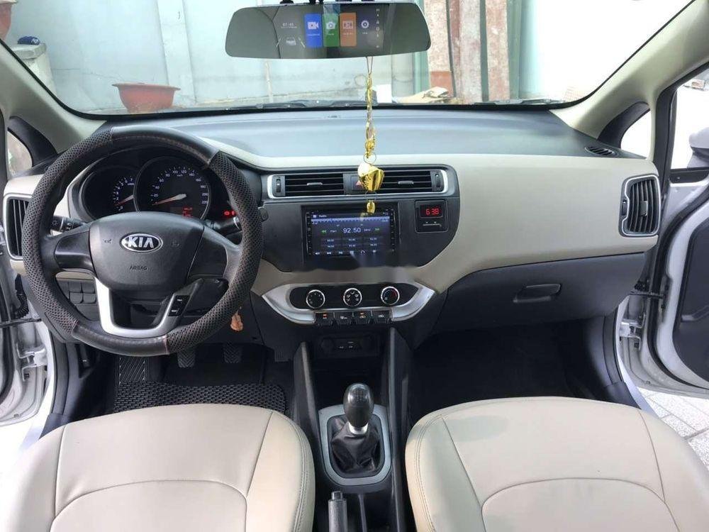 Kia Rio     2015 - Cần bán xe Kia Rio sản xuất năm 2015, màu bạc, nhập khẩu