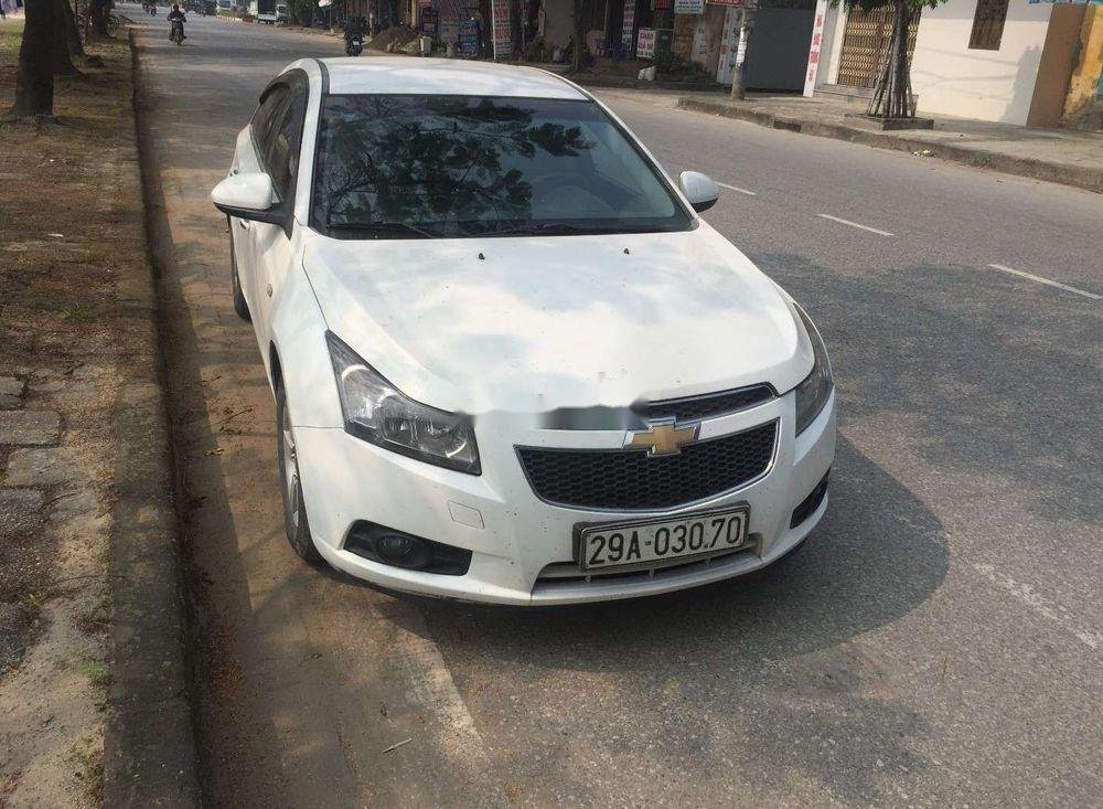 Chevrolet Cruze  MT 2010 - Cần bán gấp Chevrolet Cruze MT 2010, màu trắng số sàn, giá tốt