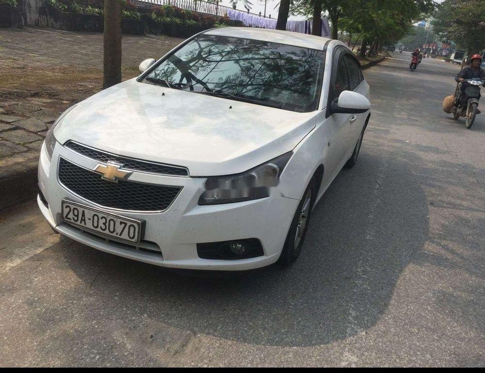 Chevrolet Cruze  MT 2010 - Cần bán gấp Chevrolet Cruze MT 2010, màu trắng số sàn, giá tốt