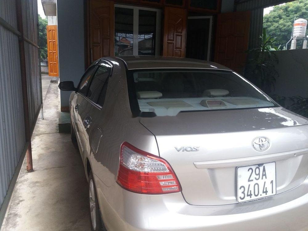 Toyota Vios 2011 - Bán Toyota Vios sản xuất 2011, màu vàng xe nguyên bản