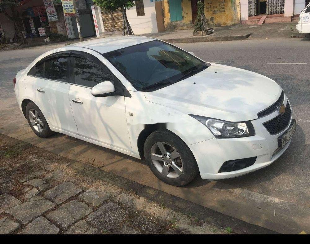 Chevrolet Cruze  MT 2010 - Cần bán gấp Chevrolet Cruze MT 2010, màu trắng số sàn, giá tốt