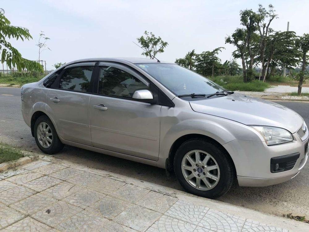 Ford Focus 2007 - Bán ô tô Ford Focus sản xuất năm 2007, màu bạc, xe nhập chính hãng