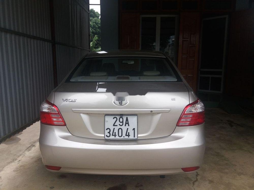 Toyota Vios 2011 - Bán Toyota Vios sản xuất 2011, màu vàng xe nguyên bản