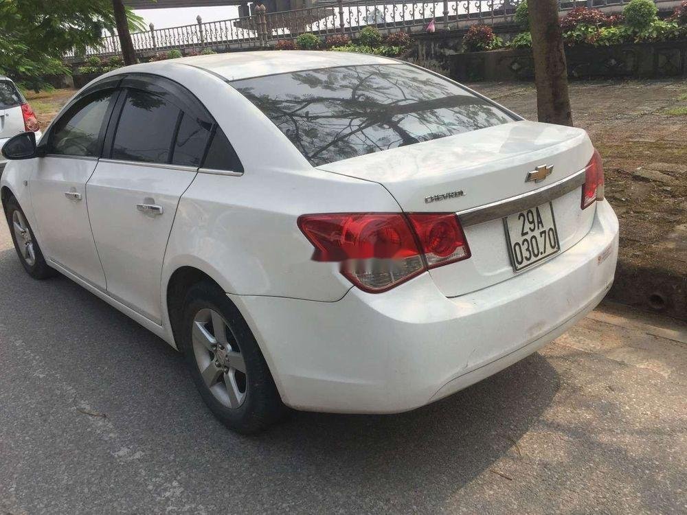 Chevrolet Cruze  MT 2010 - Cần bán gấp Chevrolet Cruze MT 2010, màu trắng số sàn, giá tốt