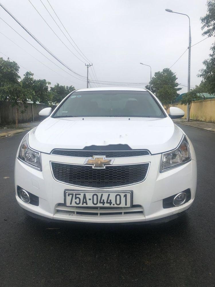 Chevrolet Cruze   MT 2014 - Bán xe Chevrolet Cruze MT sản xuất năm 2014, màu trắng