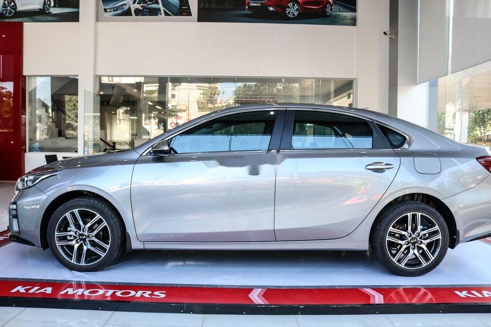 Kia Cerato   2019 - Bán Kia Cerato năm sản xuất 2019, màu bạc, giá chỉ 559 triệu