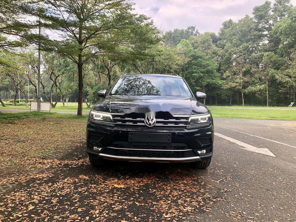 Volkswagen Tiguan 2019 - Cần bán lại xe Volkswagen Tiguan năm sản xuất 2019, màu đen, nhập khẩu nguyên chiếc