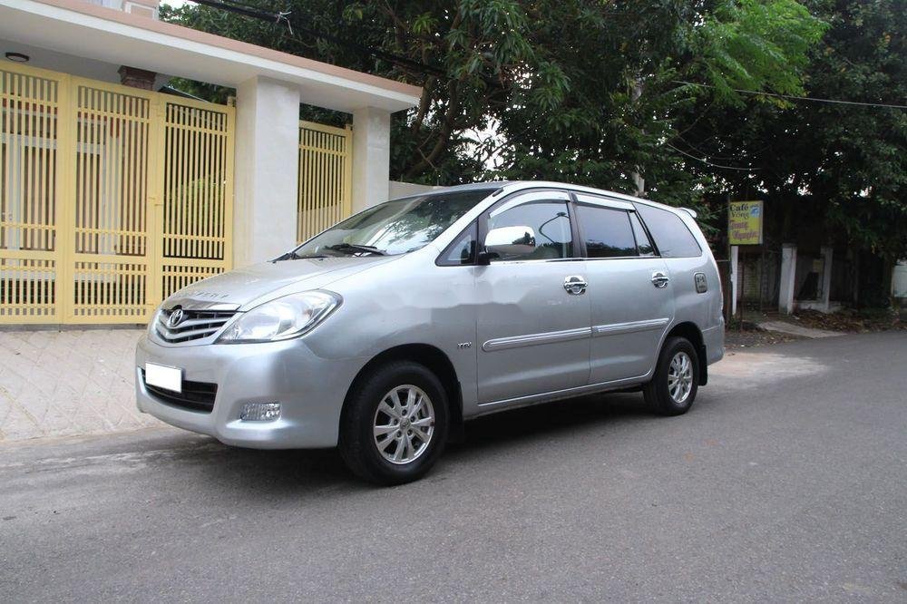 Toyota Innova   2011 - Bán xe Toyota Innova 2011, màu bạc, xe gia đình