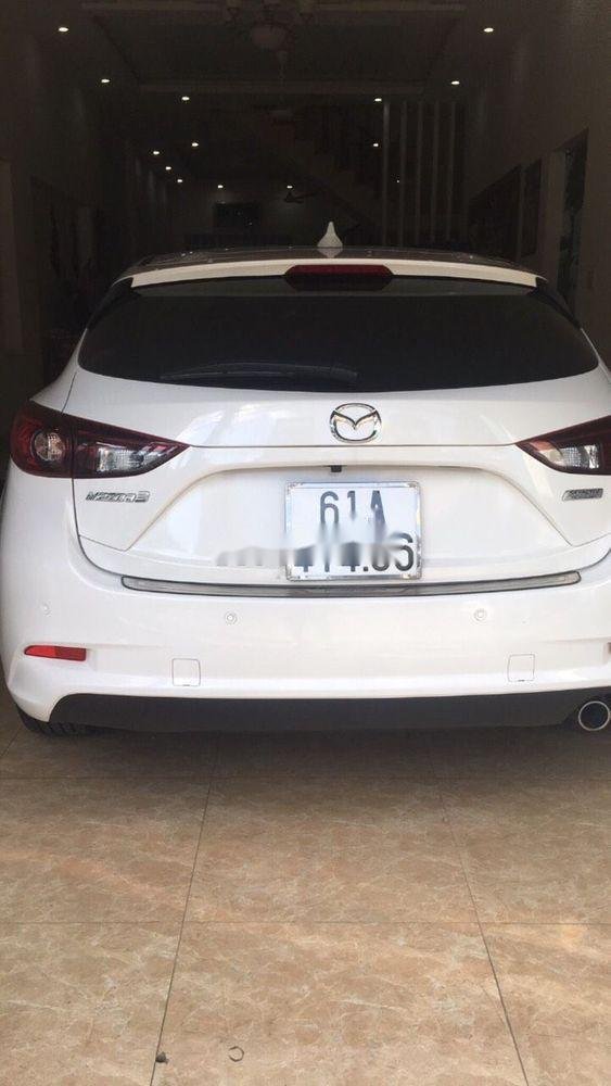 Mazda 3   1.5 AT   2017 - Cần bán gấp Mazda 3 1.5 AT đời 2017, màu trắng, giá chỉ 590 triệu