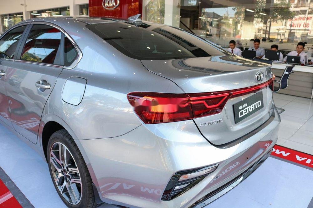 Kia Cerato   2019 - Bán Kia Cerato năm sản xuất 2019, màu bạc, giá chỉ 559 triệu