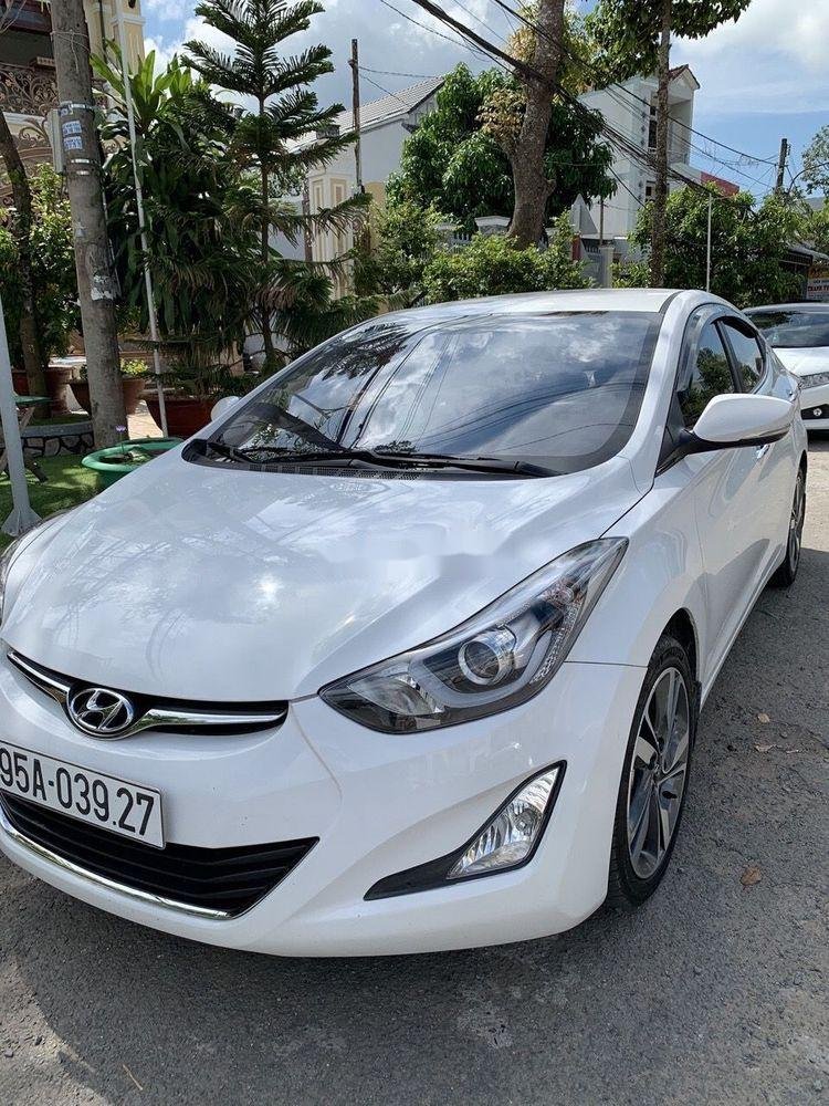 Hyundai Elantra    2015 - Cần bán lại xe Hyundai Elantra năm sản xuất 2015, màu trắng, xe nhập