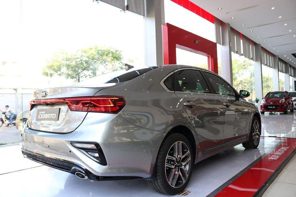 Kia Cerato   2019 - Bán Kia Cerato năm sản xuất 2019, màu bạc, giá chỉ 559 triệu