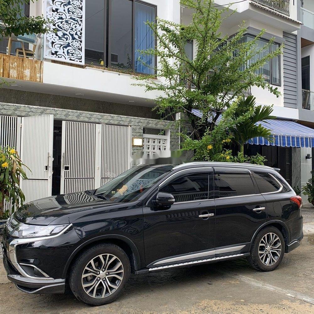 Mitsubishi Outlander 2018 - Cần bán xe Mitsubishi Outlander 2018, màu đen, giá tốt